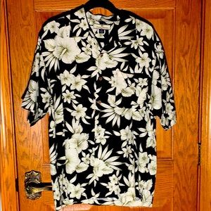 Tommy Bahama men’s shirt like new